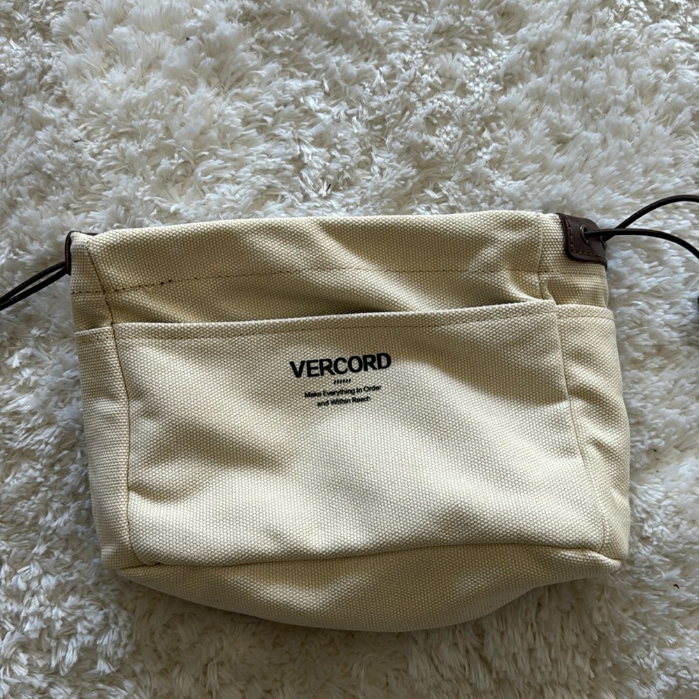 Vectors Purse Organizer in Beige Excellent Condition